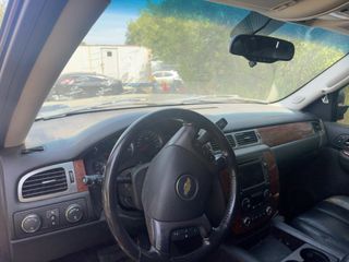 2007 Chevrolet Tahoe V6 - Interior Full Dashboard Image